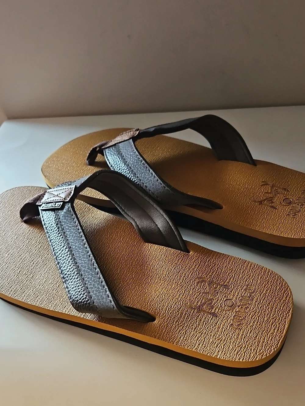 NWOT KUAILU MENS YOGA MAT LEATHER FLIP FLOPS SZ 9.5
